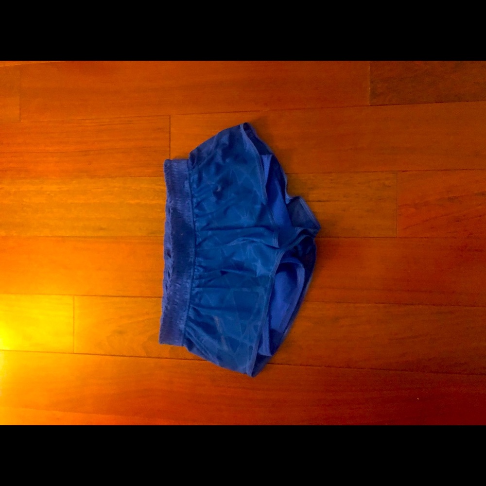 Lululemon shorts size 8 - Picture 4 of 6